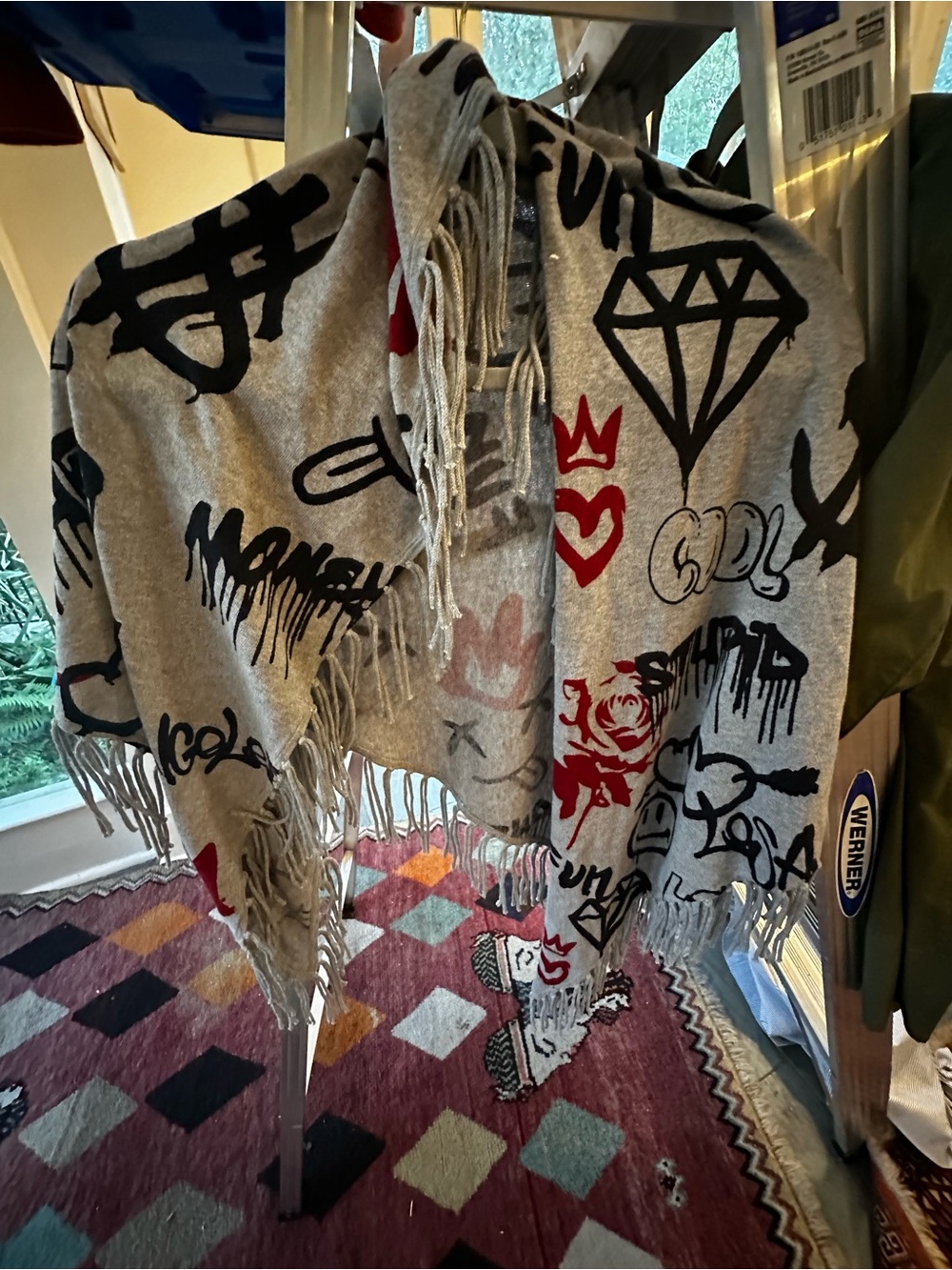 Stylish Graffiti-Print Fringe Throw Blanket - Gray with Black & Red Accents